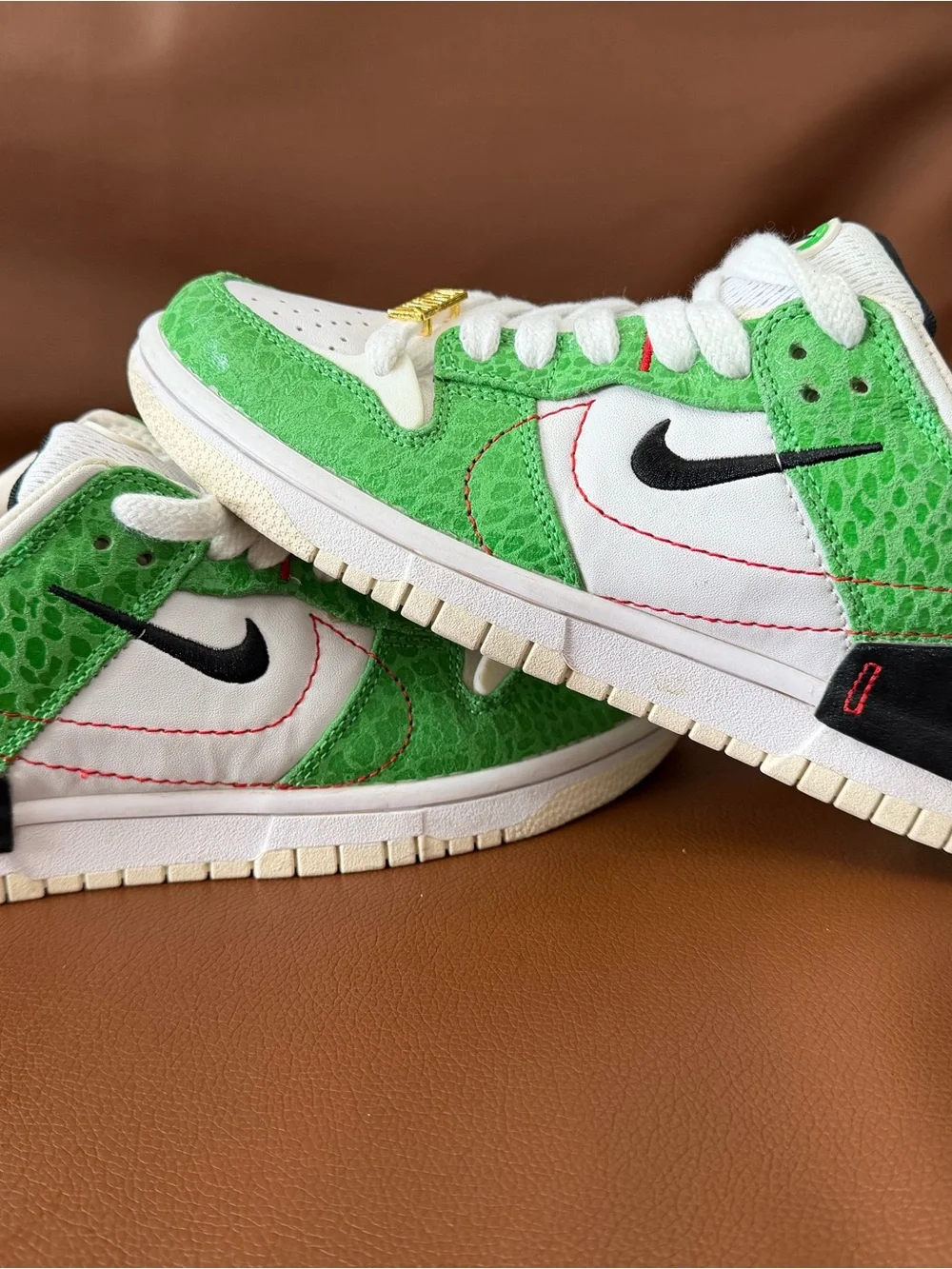 Nike Dunk Disrupt 2 Low Green Snakeskin Leather Sneakers DV1491-101 SZ 8 - Picture 2 of 5
